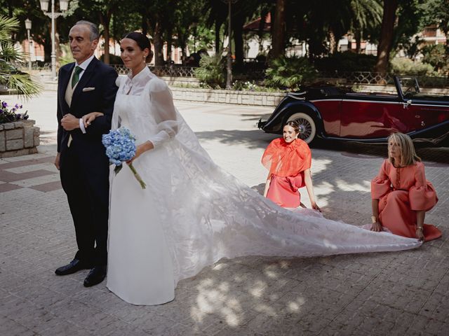 La boda de María y Juan en Pozuelo De Calatrava, Ciudad Real 52