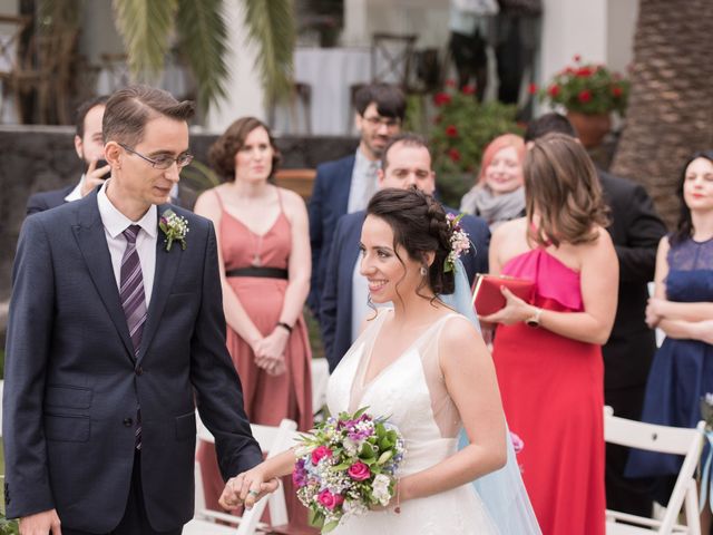 La boda de Edgar y Cristina en La Victoria De Acentejo, Santa Cruz de Tenerife 18