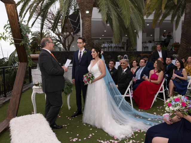 La boda de Edgar y Cristina en La Victoria De Acentejo, Santa Cruz de Tenerife 32