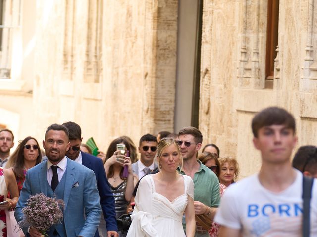 La boda de Inma y Niall en Valencia, Valencia 46