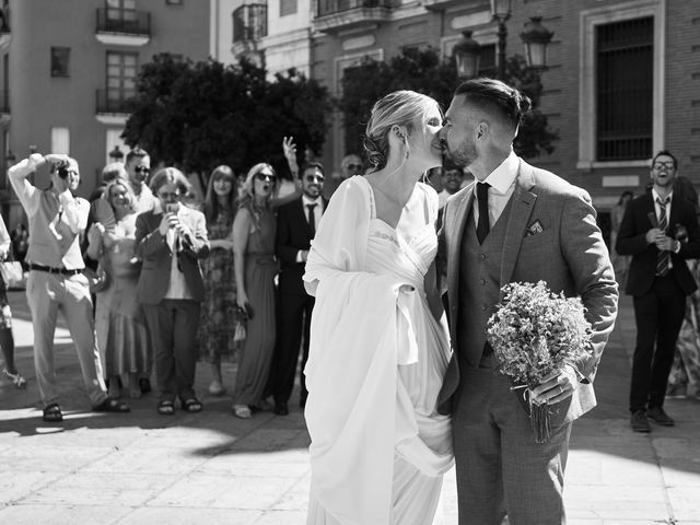 La boda de Inma y Niall en Valencia, Valencia 48