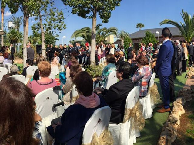 La boda de Toni y Laura  en Alzira, Valencia 1