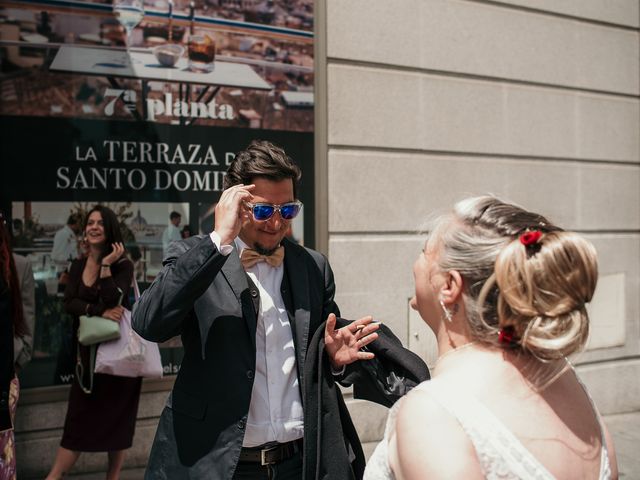 La boda de Miguel y Ana en Madrid, Madrid 23