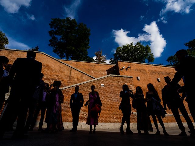 La boda de Carlos y Miriam en Madrid, Madrid 18