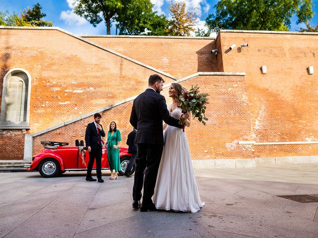 La boda de Carlos y Miriam en Madrid, Madrid 19