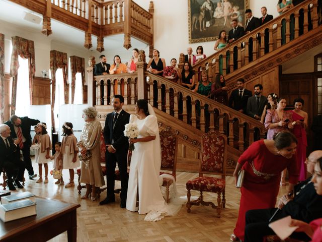 La boda de Javier y Mariluz en Villaverde De Pontones, Cantabria 38