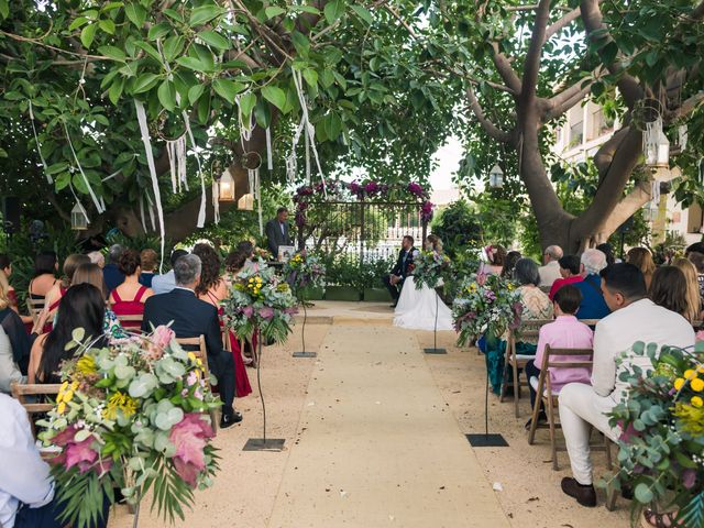 La boda de Carlos y Soraya en San Juan De Alicante, Alicante 28