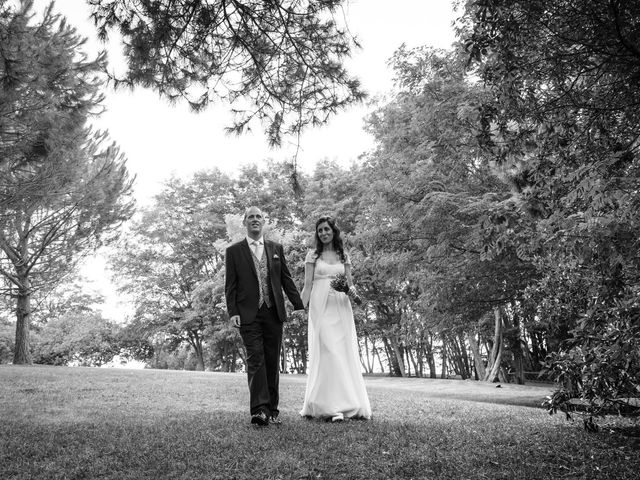 La boda de Pablo y Isabel en Oleiros, A Coruña 16