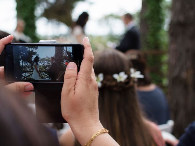 La boda de Pablo y Isabel en Oleiros, A Coruña 21