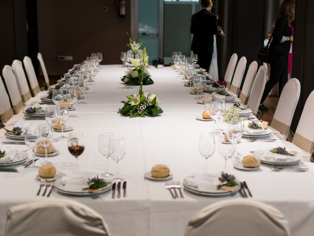 La boda de Pablo y Isabel en Oleiros, A Coruña 32