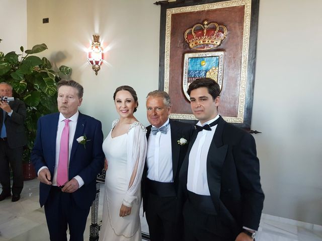La boda de Eduardo y Almudena en Torremolinos, Málaga 29