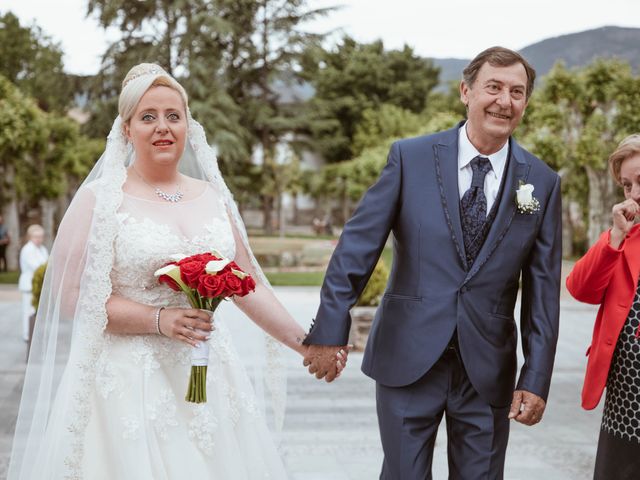 La boda de Zafiro y María en San Roman De Bembibre, León 17