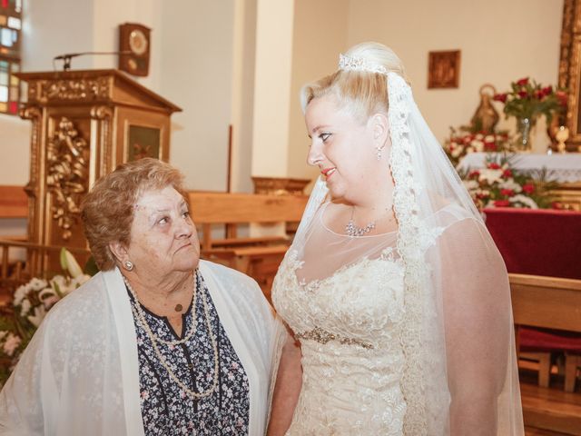 La boda de Zafiro y María en San Roman De Bembibre, León 27