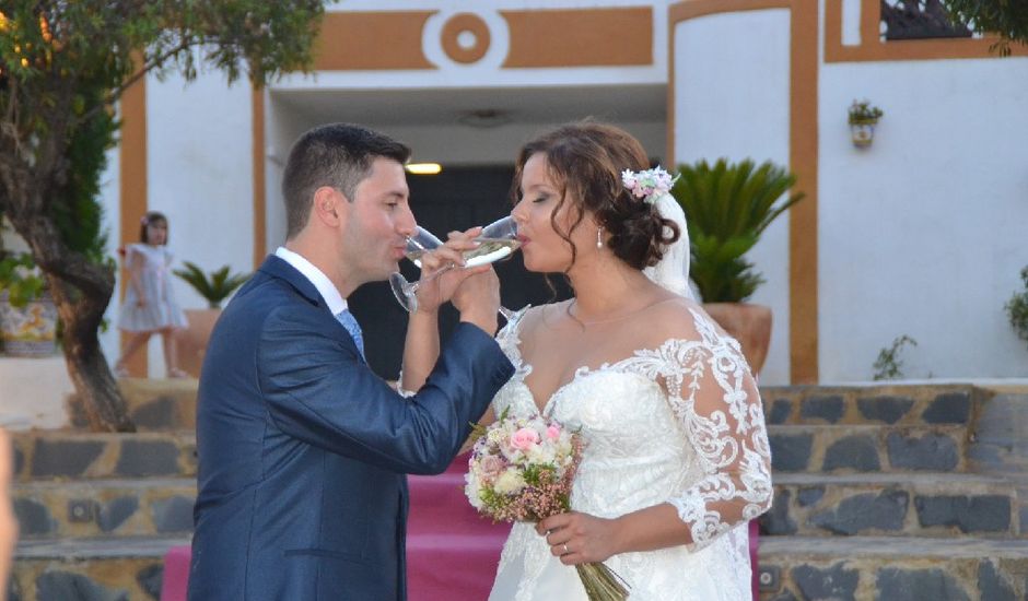 La boda de Luis y Mar en Dos Hermanas, Sevilla