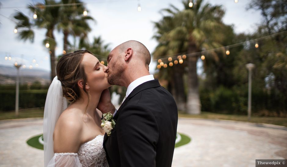 La boda de Daniel y Anouk en La/villajoyosa Vila Joiosa, Alicante