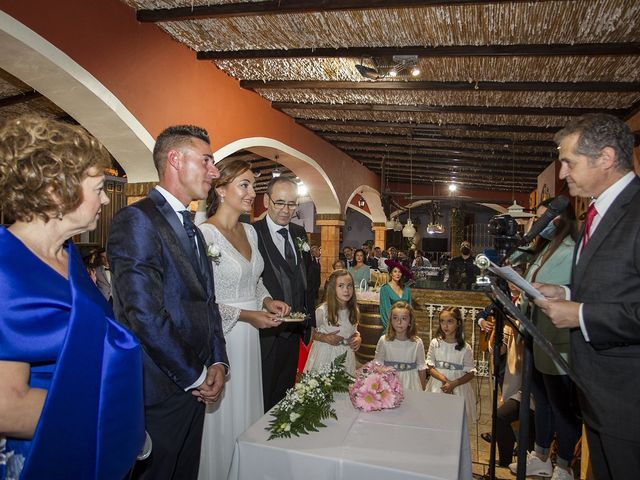 La boda de Mª Angeles y Luis en Castro Del Rio, Córdoba 35