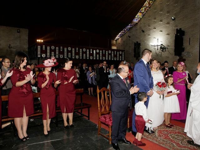 La boda de Javier y Beatriz en Alcala Del Rio, Sevilla 13