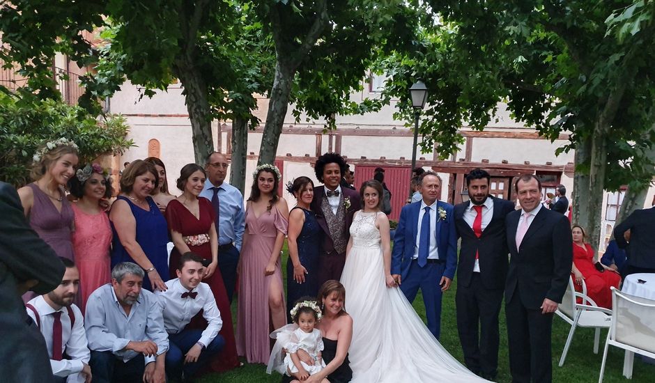 La boda de Cristian  y Rebeca en Valdeprados, Segovia