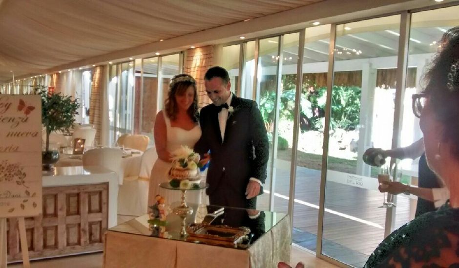 La boda de Daniel y Izaskun en Torre Del Mar, Málaga