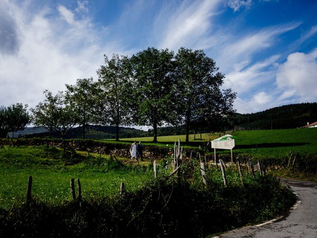 La boda de Jon Ander y Amaia en Oñati, Guipúzcoa 25