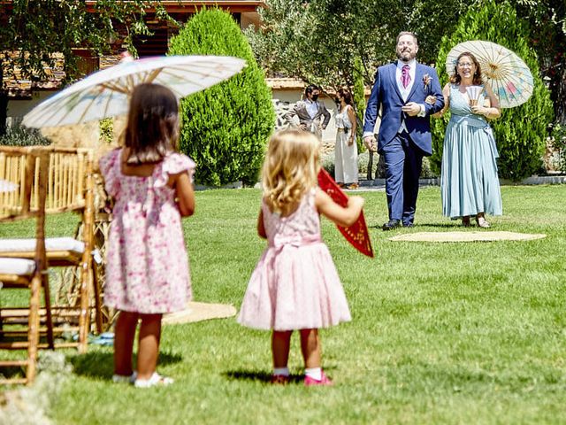 La boda de Alberto y Raquel en Talamanca Del Jarama, Madrid 23