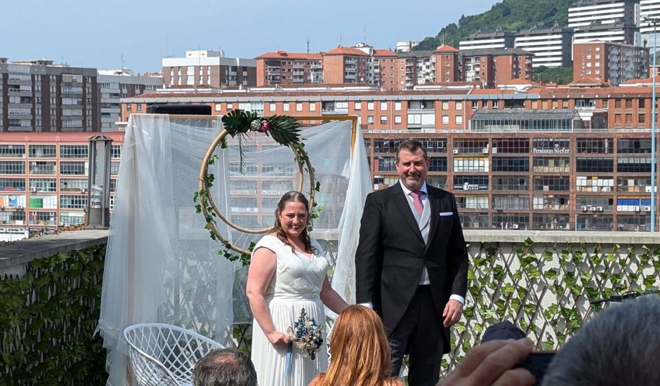 La boda de Oscar y Miren en Bilbao, Vizcaya