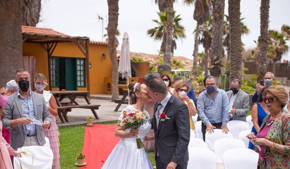La boda de Fernando y Arancha en Telde, Las Palmas