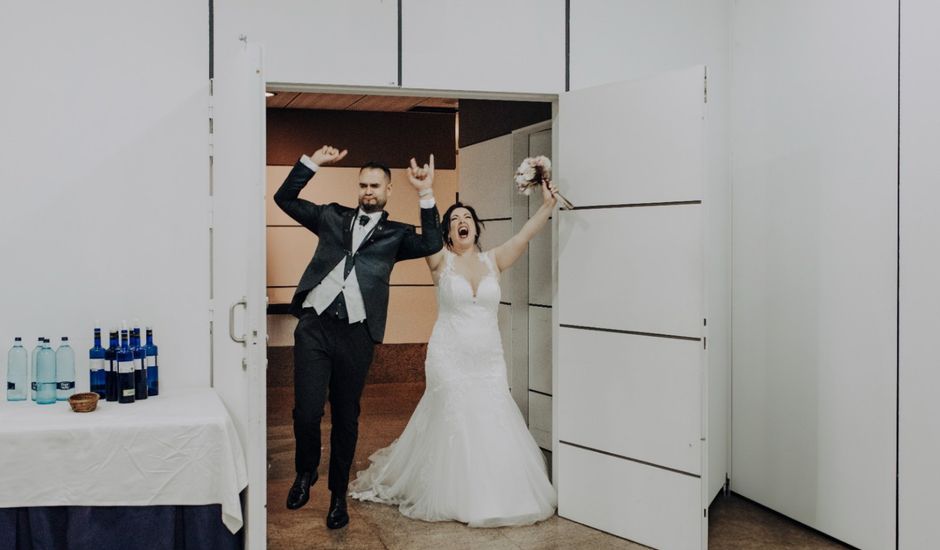 La boda de Juan Carlos  y Isabel en Fuenlabrada, Madrid