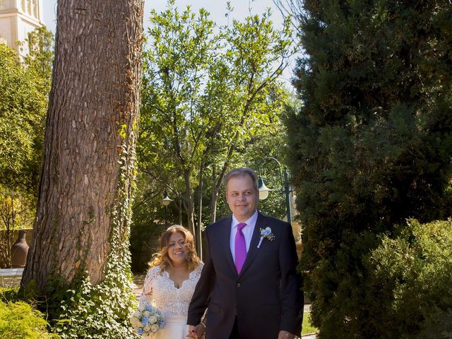 La boda de Jordi  y Adriana  en Sant Feliu De Llobregat, Barcelona 7