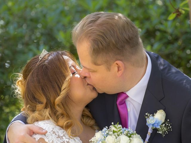 La boda de Jordi  y Adriana  en Sant Feliu De Llobregat, Barcelona 13