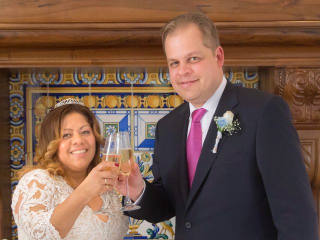 La boda de Jordi  y Adriana  en Sant Feliu De Llobregat, Barcelona 34