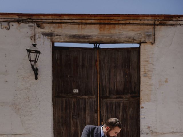 La boda de Leonor y Lorenzo en Villanueva De San Carlos, Ciudad Real 98