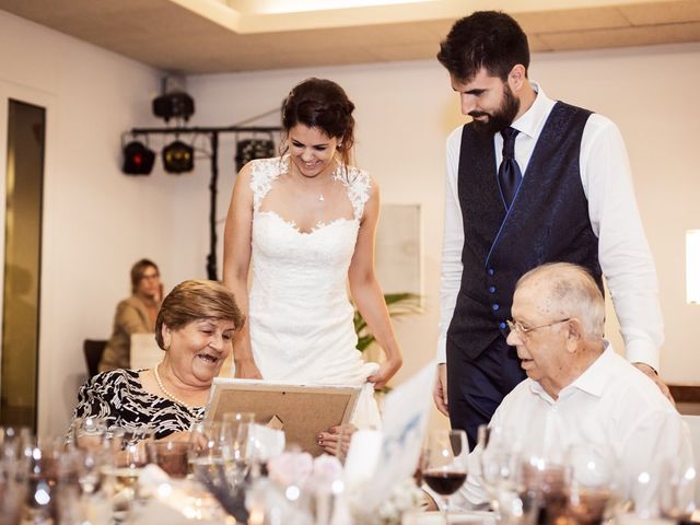 La boda de Albert y Sara en Sant Vicenç De Montalt, Barcelona 33