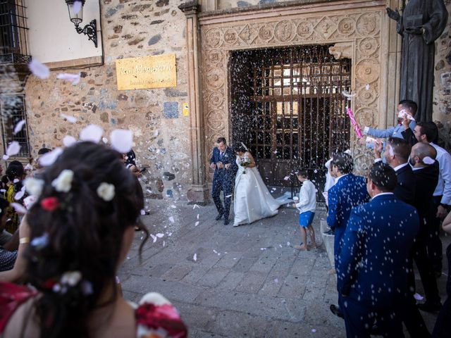 La boda de Juanlu y Ana en Cañamero, Cáceres 25