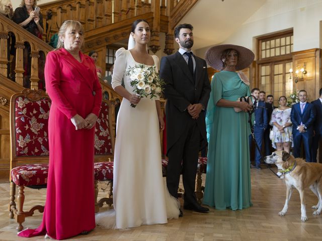 La boda de Javier y Carolina en Santander, Cantabria 35