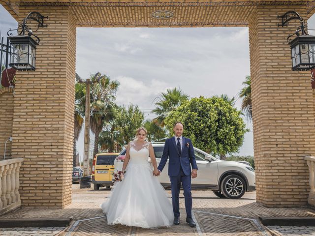 La boda de Miguel Ángel y Débora en Coria Del Rio, Sevilla 17