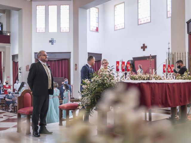 La boda de Miguel Ángel y Débora en Coria Del Rio, Sevilla 9