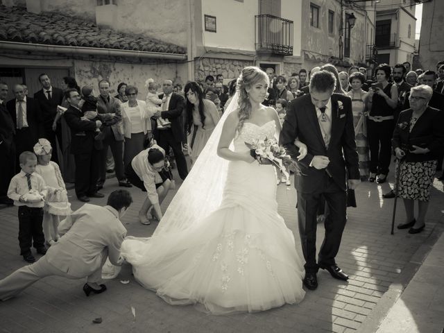 La boda de Enrique y Raquel en Mora De Rubielos, Teruel 17