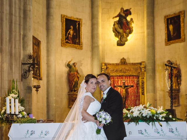 La boda de Roberto y Amparo  en Ciudad Rodrigo, Salamanca 23