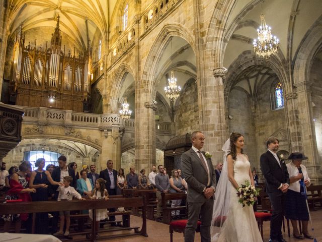 La boda de Lukas y Mireia en Santurtzi, Vizcaya 22