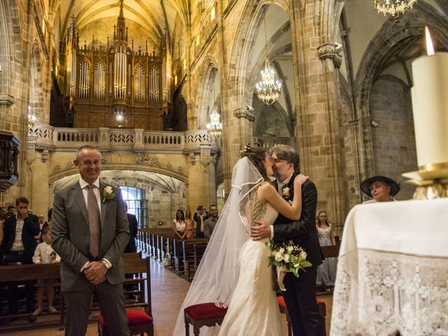 La boda de Lukas y Mireia en Santurtzi, Vizcaya 24