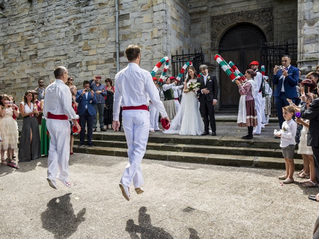 La boda de Lukas y Mireia en Santurtzi, Vizcaya 30