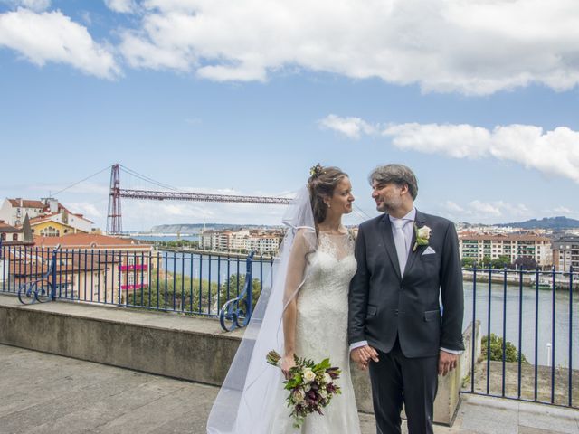 La boda de Lukas y Mireia en Santurtzi, Vizcaya 34