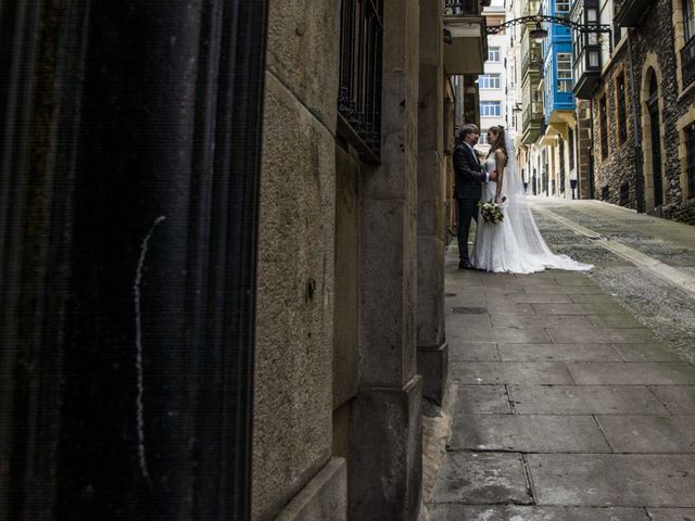 La boda de Lukas y Mireia en Santurtzi, Vizcaya 35