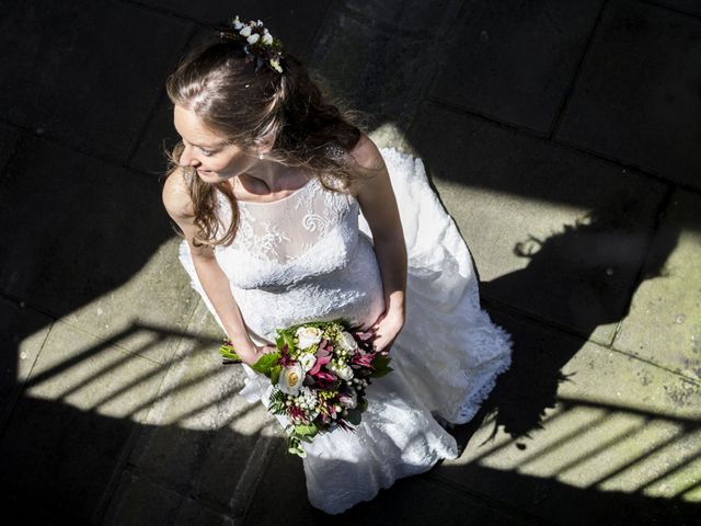 La boda de Lukas y Mireia en Santurtzi, Vizcaya 42