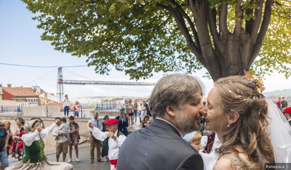 La boda de Lukas y Mireia en Santurtzi, Vizcaya