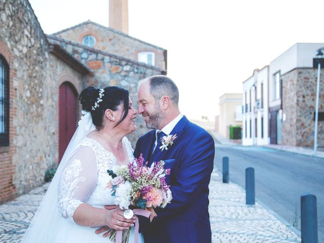 La boda de Mari Carmen y Juanlu en Villafranca De Los Barros, Badajoz 50