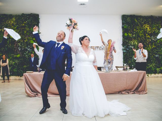 La boda de Mari Carmen y Juanlu en Villafranca De Los Barros, Badajoz 64