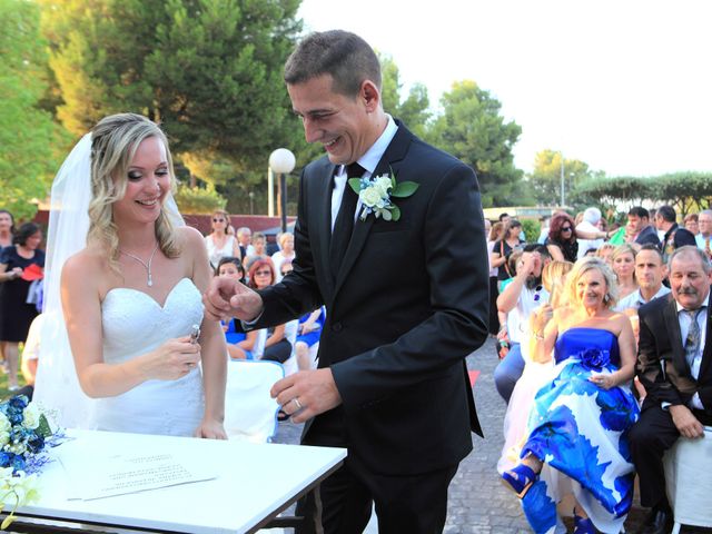 La boda de Carlos y Alexandra en Castelló/castellón De La Plana, Castellón 13