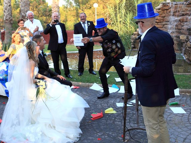 La boda de Carlos y Alexandra en Castelló/castellón De La Plana, Castellón 15